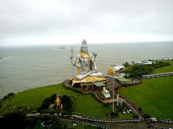 పది ఎత్తైన విగ్రహాలు