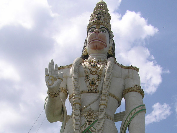 పది ఎత్తైన విగ్రహాలు