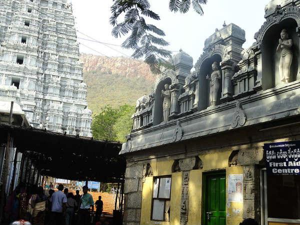 ద్వారా పాలకుల