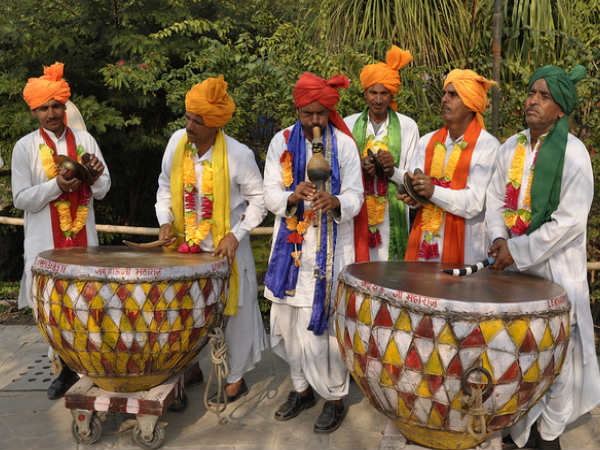 జానపద కళాకారులు