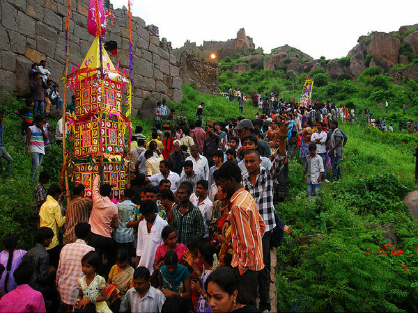 గోల్కొండలో మొదలు