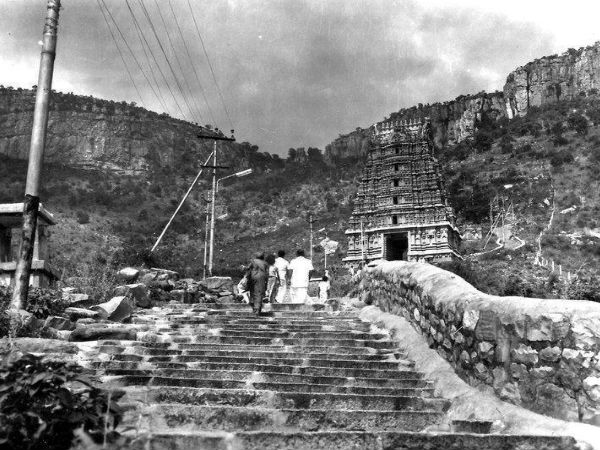 తిరుపతి పురాతన చిత్రాలతో ..