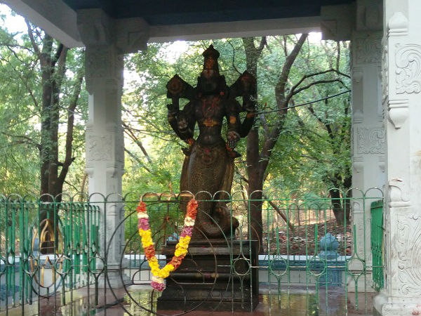 కాలినడక మార్గంలో సుందర దృశ్యాలు