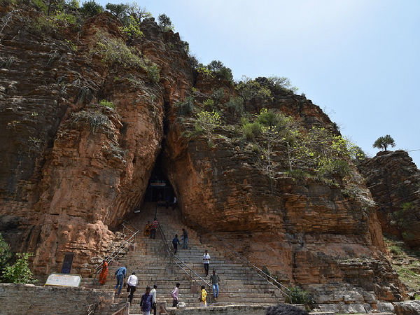 యాగంటి క్షేత్రం - గుహలు