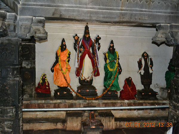 సోమేశ్వర ఆలయంలోని విగ్రహాలు సోమేశ్వర ఆలయంలోని విగ్రహాలు