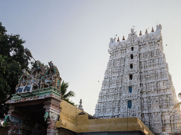 థనుమలయన్ ఆలయ గోపురం థనుమలయన్ ఆలయ గోపురం