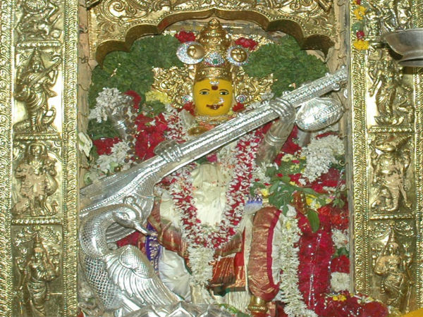 ఒక్కో అవతారంలో ..