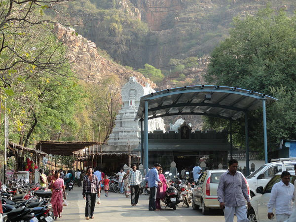 ఏడుకొండలకు వెళ్ళే దారి
