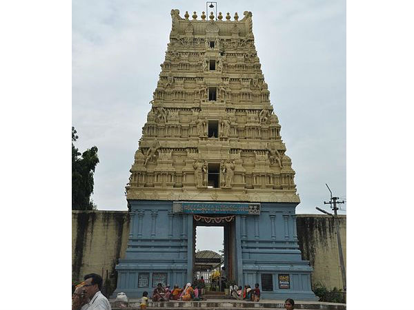 గుడి గోపురం గుడి గోపురం