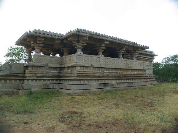దోమకొండ కోట