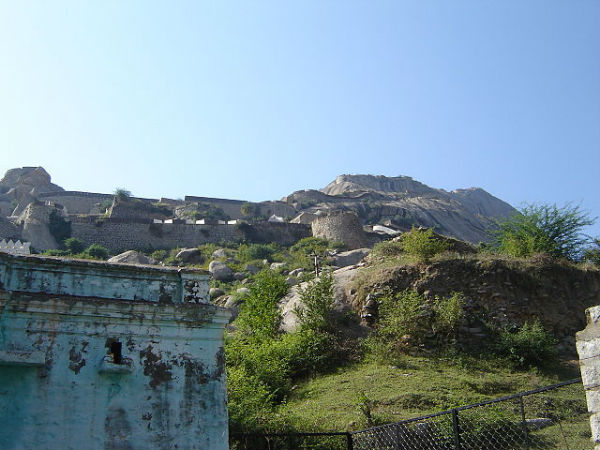10. ఆహారం మరియు వసతులు