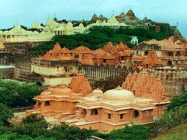 1. పాలిటానా దేవాలయాలు