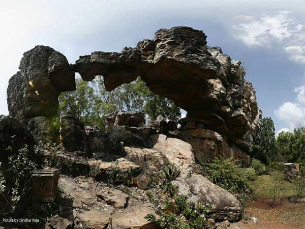 9. శిలాతోరణం