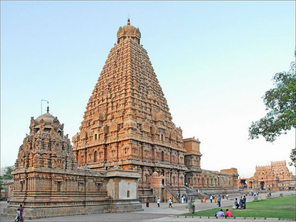 2. గోపురం నీడ