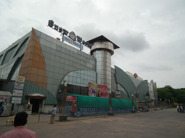 1. స్నో వరల్డ్