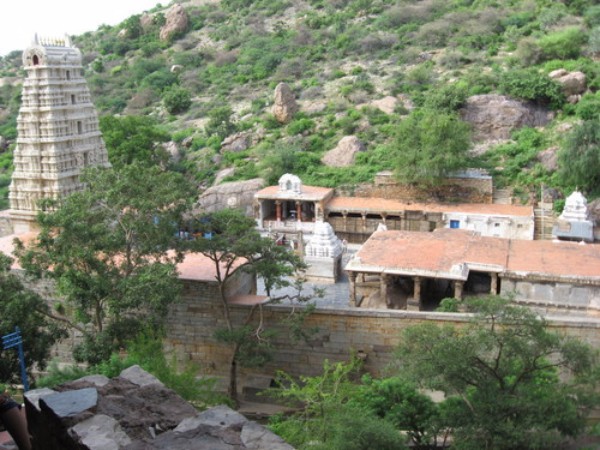 3. ఆలయ ప్రాంగణం