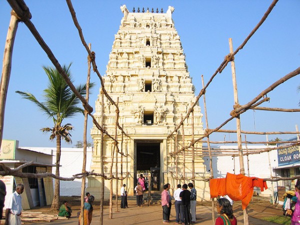 11. ఆలయగర్భగుడి