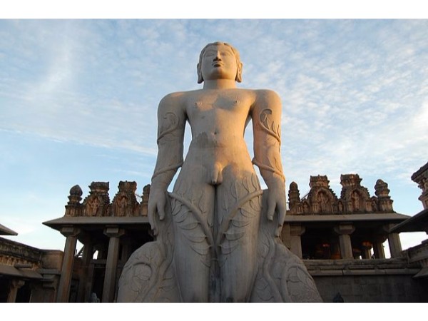 3. శ్రావణ బెలగోళ లేదా గోమఠేశ్వర విగ్రహం