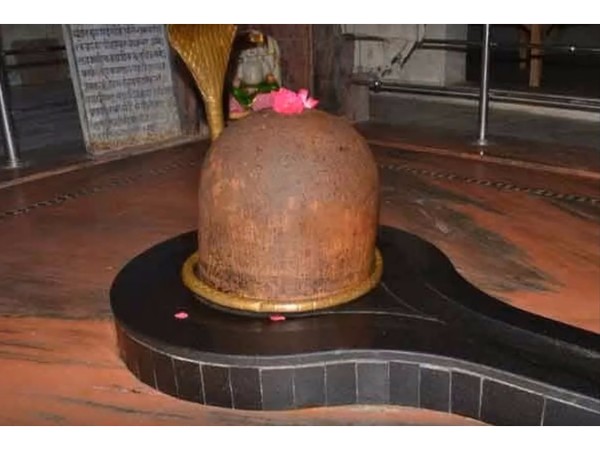 అలలలోనికి ఆలయం