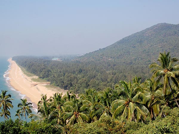 13. ఎళిమల బీచ్