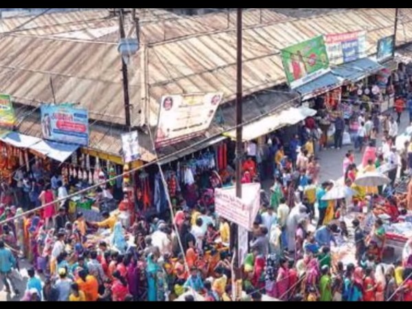 ఆ గుళ్ళో బంగారం, వెండి వస్తువులే ప్రసాదం !