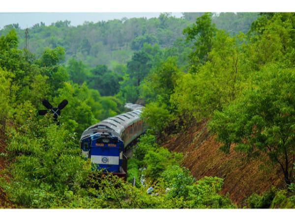 ఆ గుళ్ళో బంగారం, వెండి వస్తువులే ప్రసాదం !