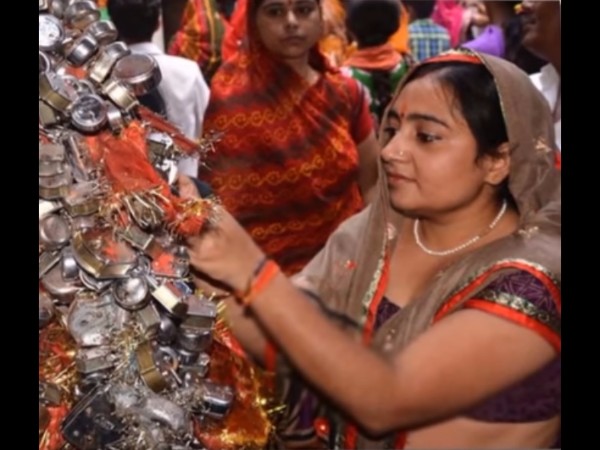 4. మహిళా భక్తులు