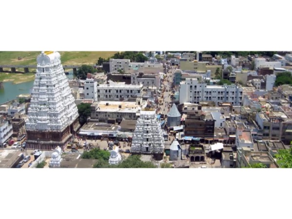 16. 28 స్తంభాలు