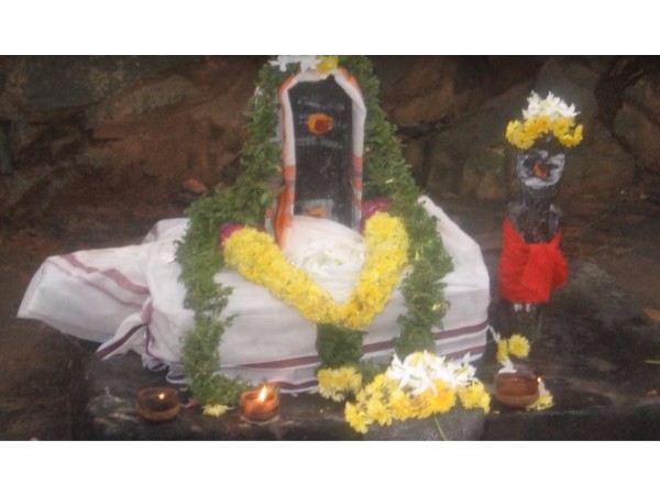 12. కైలాస కోన, ఉబ్బుల మడుగు జలపాతాలు ఎక్కడ వున్నాయి?