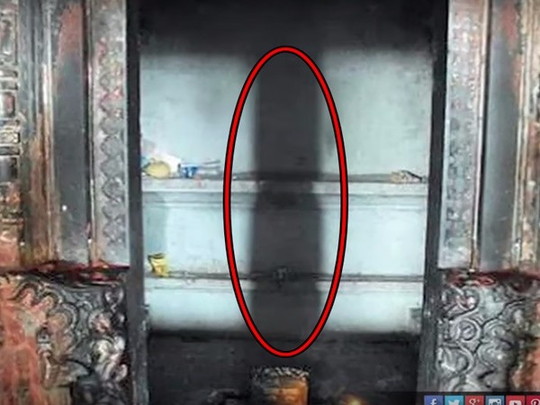 గుడిలో దాగిఉన్న నీడ రహస్యం