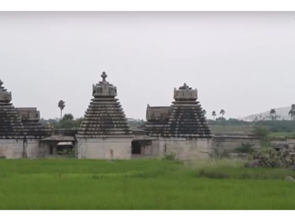 గుడిలో దాగిఉన్న నీడ రహస్యం