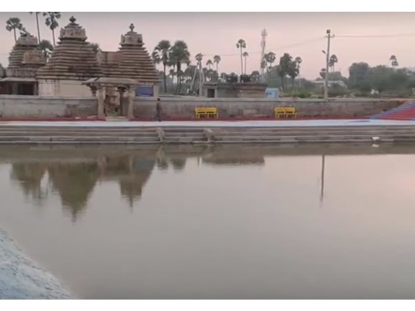 గుడిలో దాగిఉన్న నీడ రహస్యం