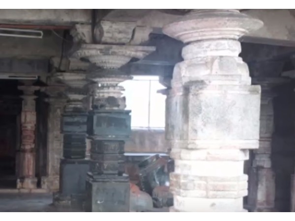 గుడిలో దాగిఉన్న నీడ రహస్యం