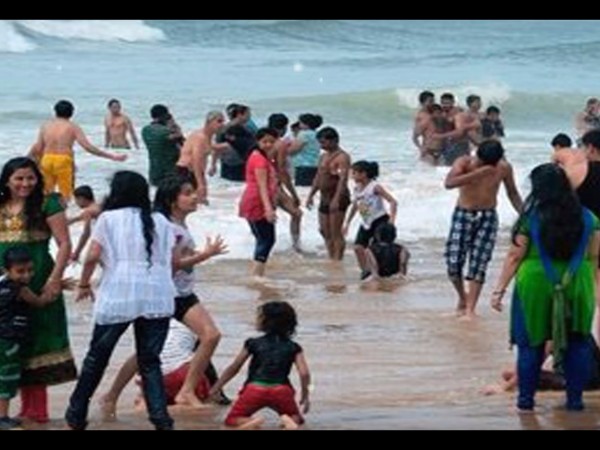 ఖరీదైన ఆభరణాలను ధరించడం