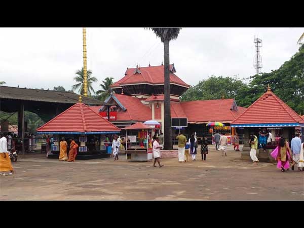 2. చక్కులాతుకవు దేవాలయం