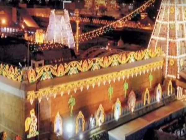 13. కాశీ విశ్వనాథ్ టెంపుల్, తిరుపతి బాలాజీ టెంపుల్