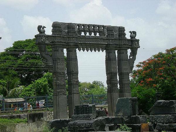 8. శివునికి అభిషేకం