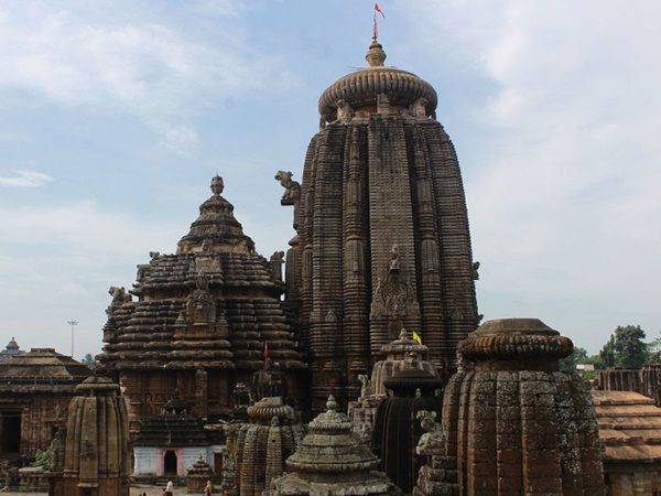 1. లింగరాజ దేవాలయం