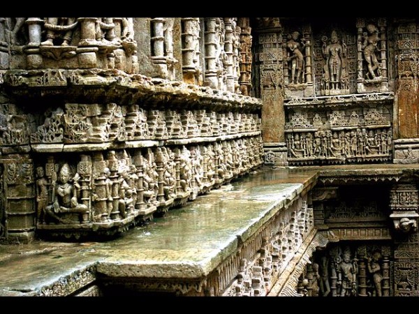 ఏడు భూగర్భ అంతస్తుల బావిలో ఏముంది?