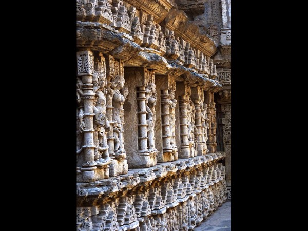 వేలకొలది పర్యాటకులు