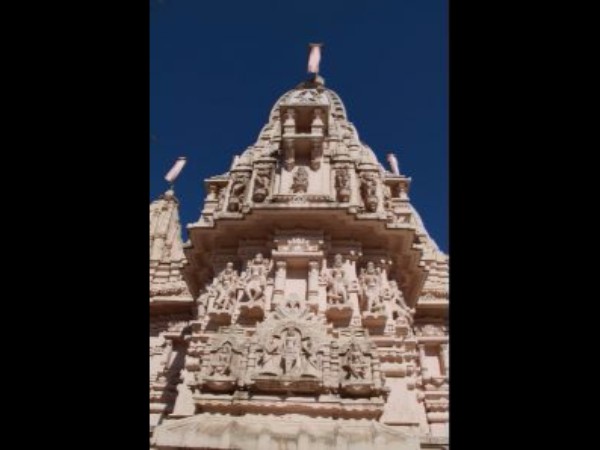 ఇక్కడికి దగ్గరలో చూడదగిన పర్యాటక కేంద్రాలు