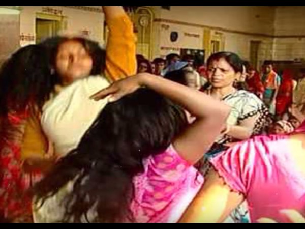 వేల మంది భక్తులు