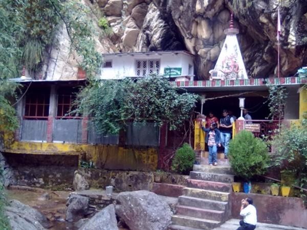 ఛార్ దం యాత్రతో సమానమైన ఈ గుహల దర్శనం