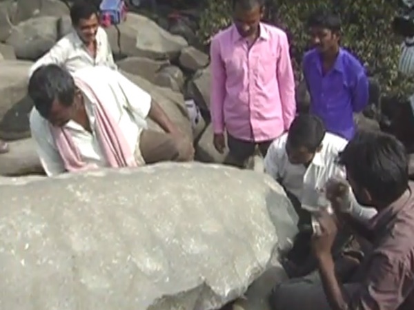 నోరు లేకుండా సంగీతం పలికే శిలలుమిస్టరీ