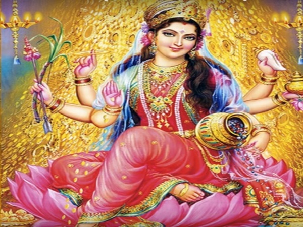 జెంస్టోన్స్ తో తయారుచేయబడిన 40కిలోల బరువున్న లక్ష్మీదేవి విగ్రహం