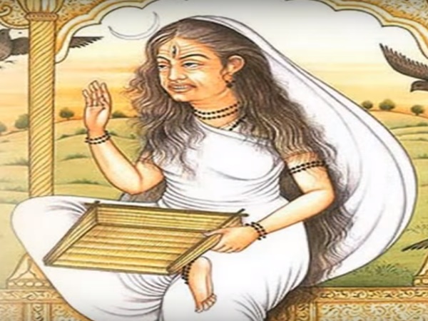 జెంస్టోన్స్ తో తయారుచేయబడిన 40కిలోల బరువున్న లక్ష్మీదేవి విగ్రహం