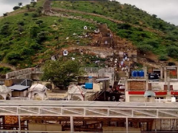 మెహందీపూర్ బాలాజీ దేవాలయం