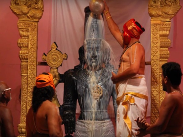 ఆలయ ప్రాంగణం