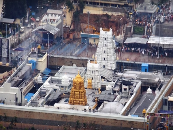 తిరుమలలో శ్రీనివాసుడు దాగిన పుట్ట ఎక్కడ ఉంది?