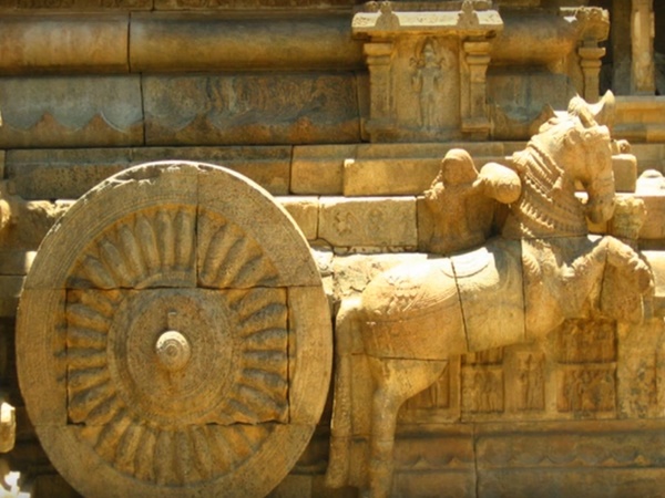 ఆలయంలో గుర్రాలు